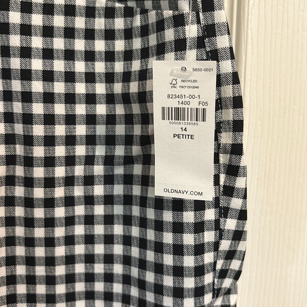 Old Navy gingham pixie pants - Picture 2 of 3